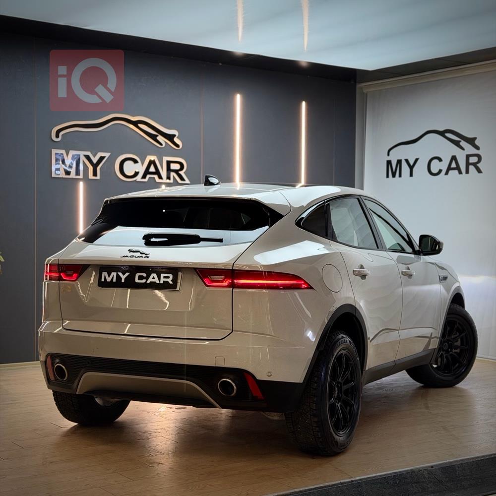 جاكوار إي- بيس